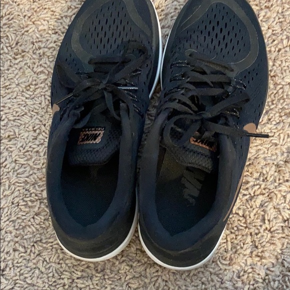 nike running shoes - Picture 2 of 2